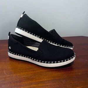 Clarks womens black canvas stepglow slip in size 7 1/2